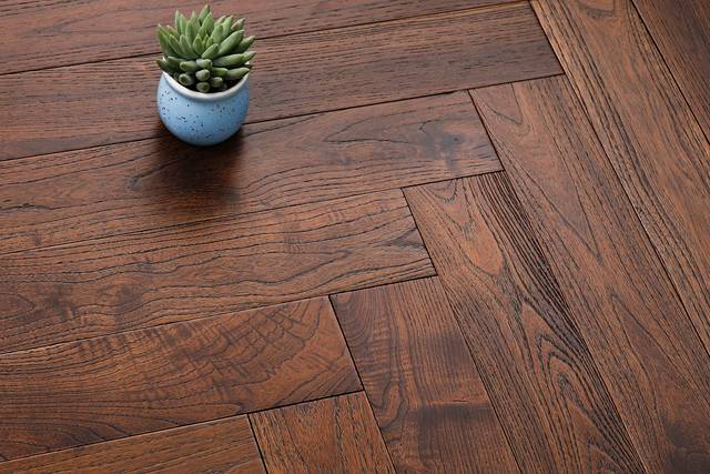 Novo piso de madeira maciça de gafanhoto com fio fosco à prova de água, piso de madeira natural em espinha de peixe T&G