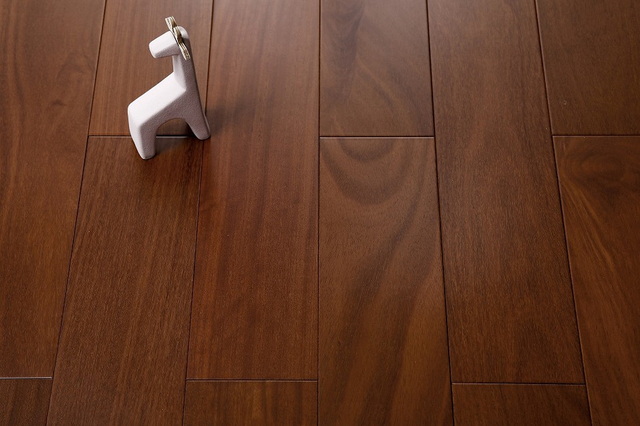 Pisos de madeira maciça Cumaru sul-americanos para decoração de piso interior de vários estilos Home Lock ou T&G 